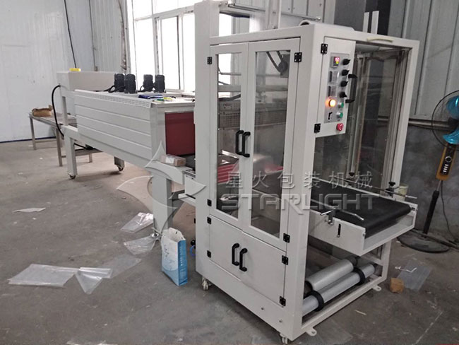 鄭州迪彩印務(wù)全自動(dòng)彩頁熱收縮包裝機(jī)生產(chǎn)現(xiàn)場(chǎng)